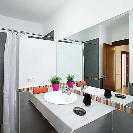 Playa Blanca Sleeps 6 Air Con Wifi Villa *