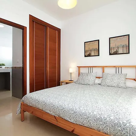 Playa Blanca Sleeps 6 Air Con Wifi *